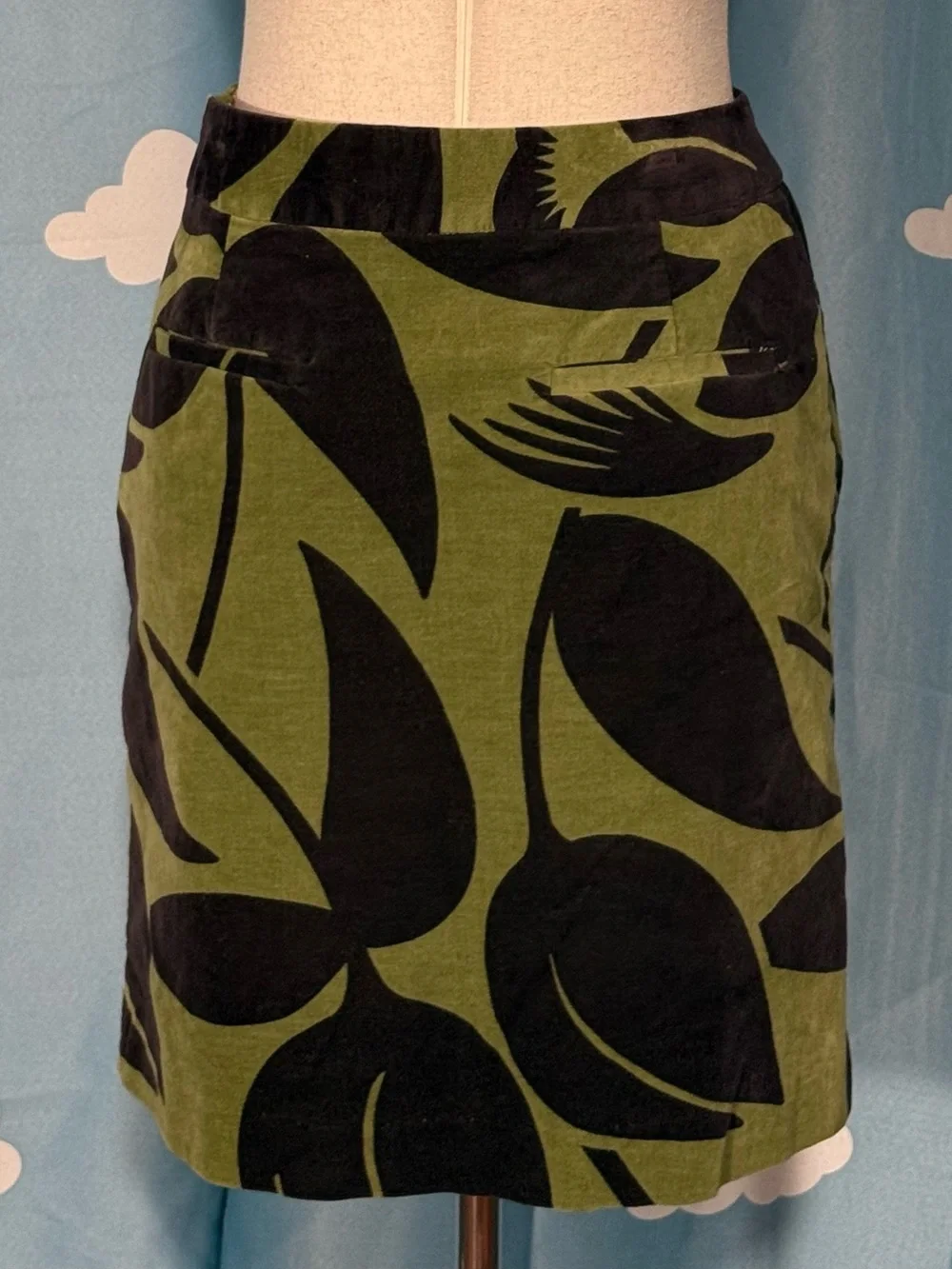 Boden velvet Olive Green Floral Print Pencil Skirt. Back faux pockets. 4